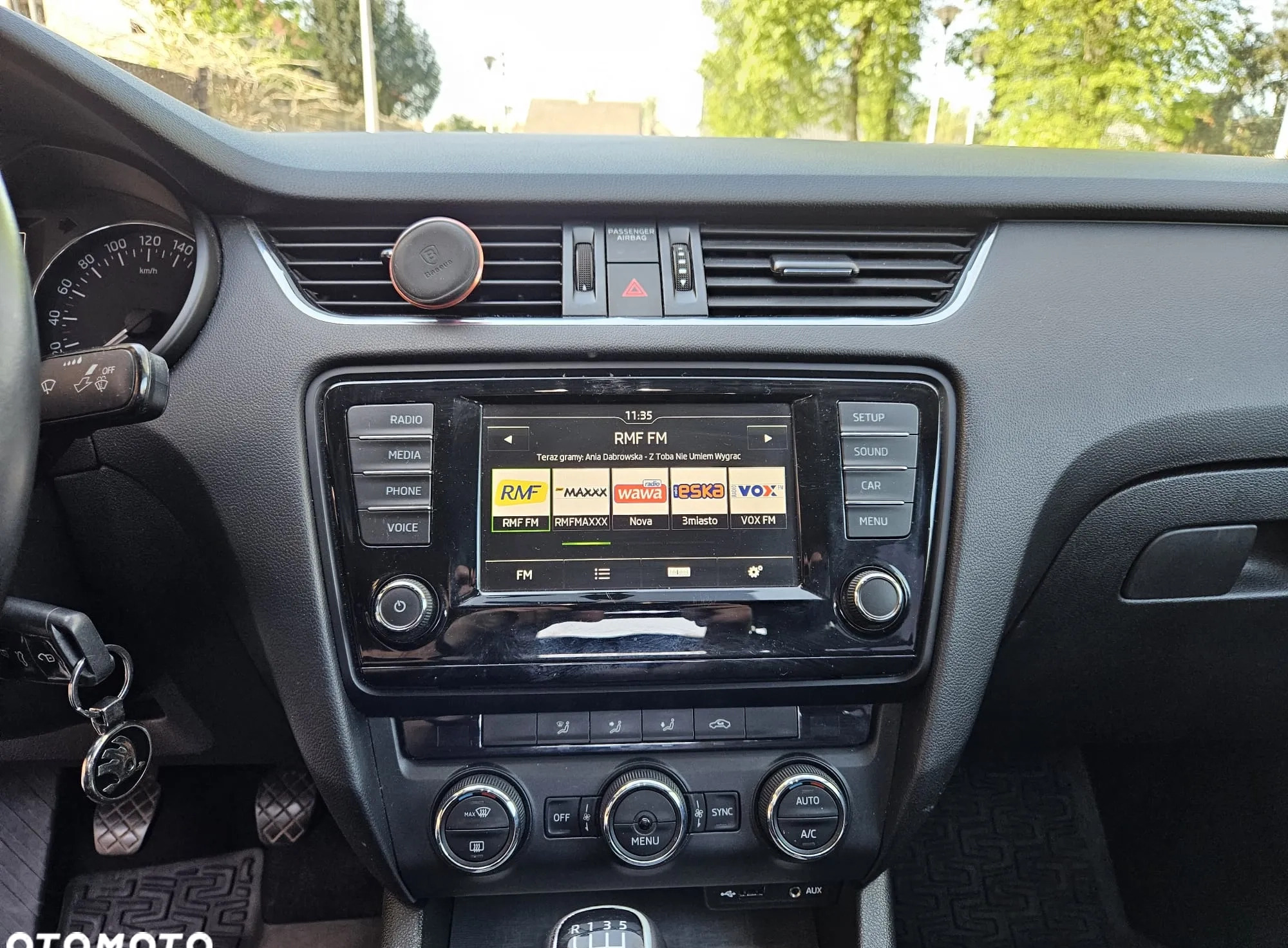 Skoda Octavia cena 39900 przebieg: 257000, rok produkcji 2015 z Daleszyce małe 326